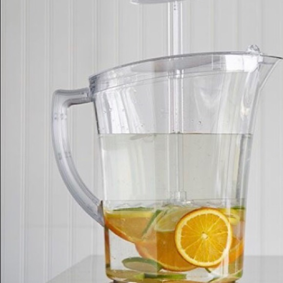 Pampered Chef Other - PAMPERED CHEF FAMILY-SIZE QUICK-STIR PITCHER